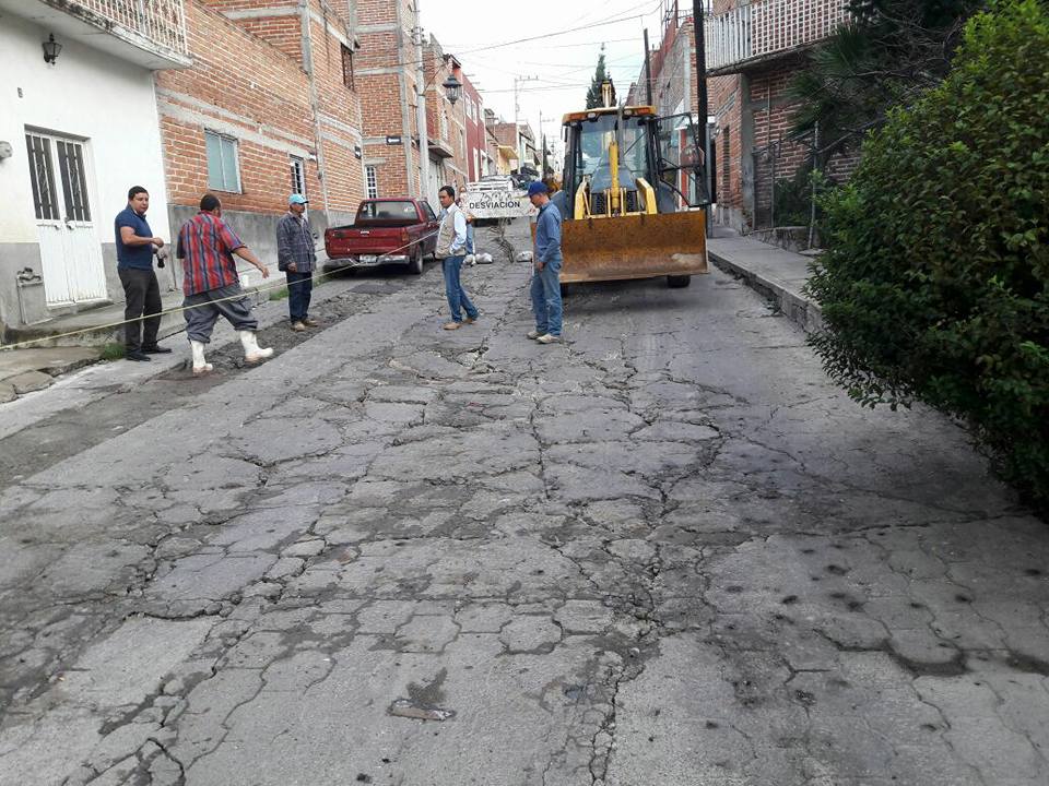Evitan accidentes con el arreglo de calle Enrique Estrada