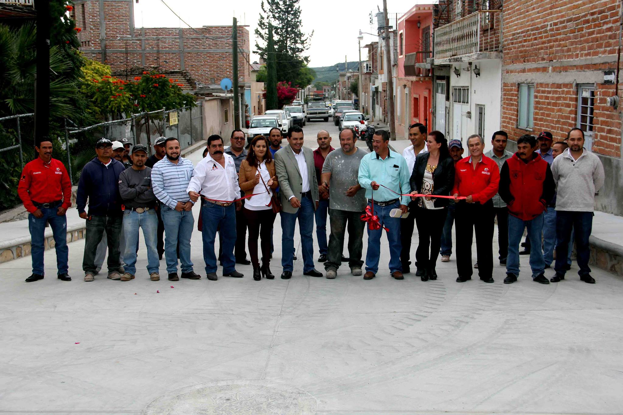 Inauguración de tramo de calle Enrique Estrada