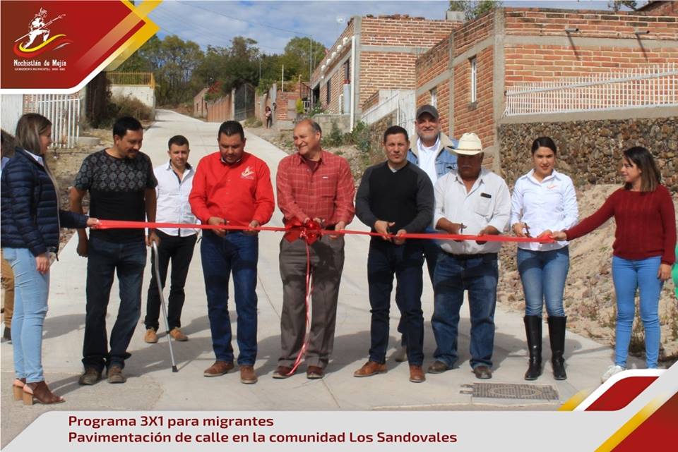 Calle pavimentada en Los Sandovales