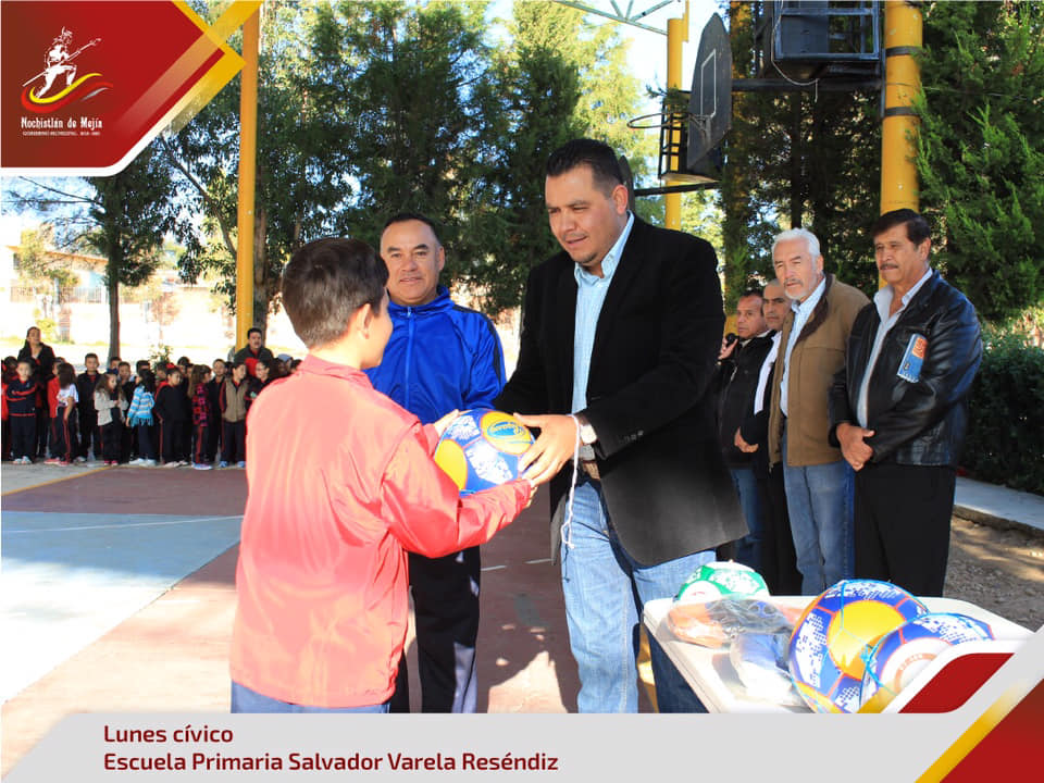 Lunes Cívico en Primaria Salvador Varela