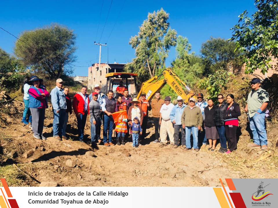 Pavimentación en calle de Toyahua