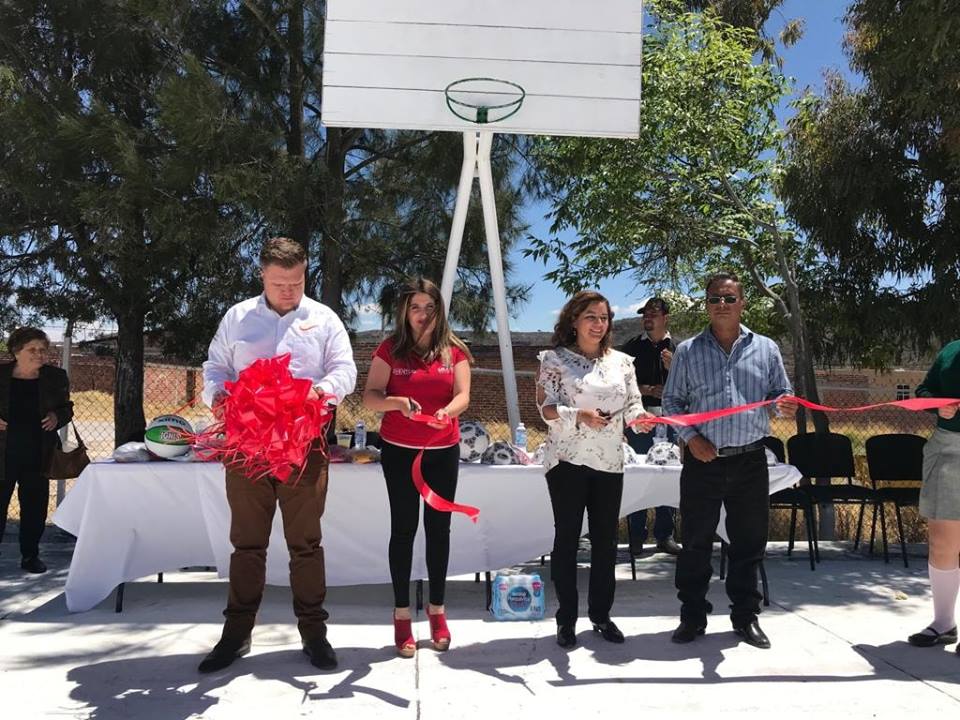 Rehabilitación de cancha en telesecundaria de Las Delicias