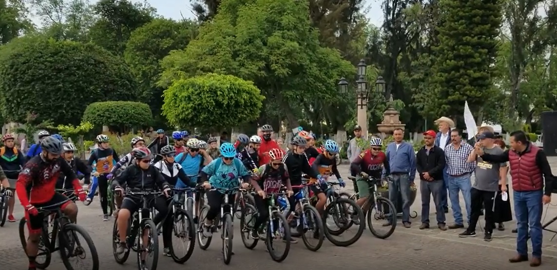 Banderazo de salida del Paseo Ciclista del Hijo Ausente