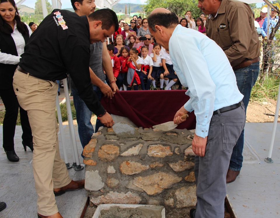 Primera piedra de la Casa del Abuelo