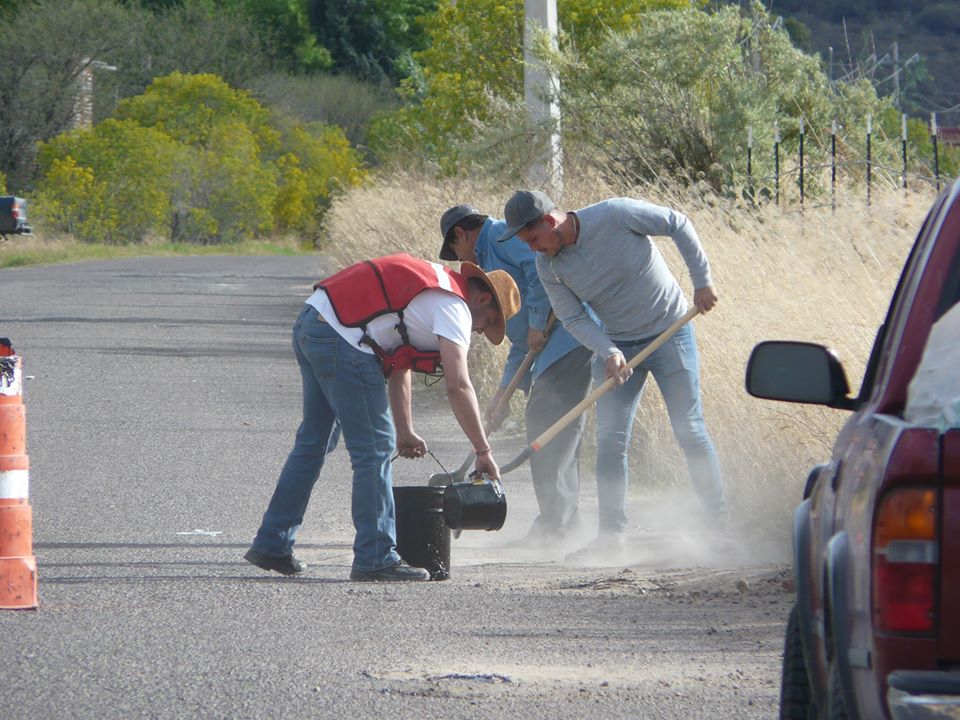 Bacheo en la carretera a Las Delicias