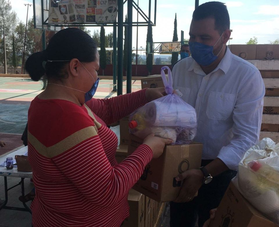 Entregamos apoyos alimenticios en la Unidad de Los Arcos