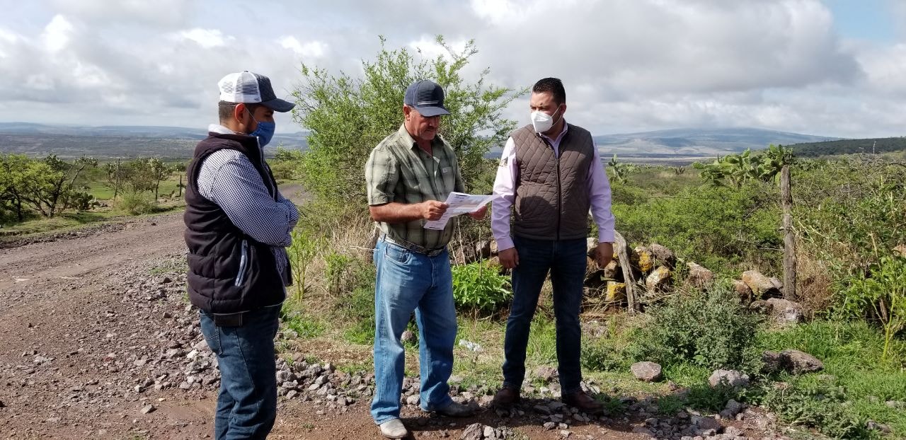 Coordinación para construir pórtico de acceso a las cabañas de la sierra.