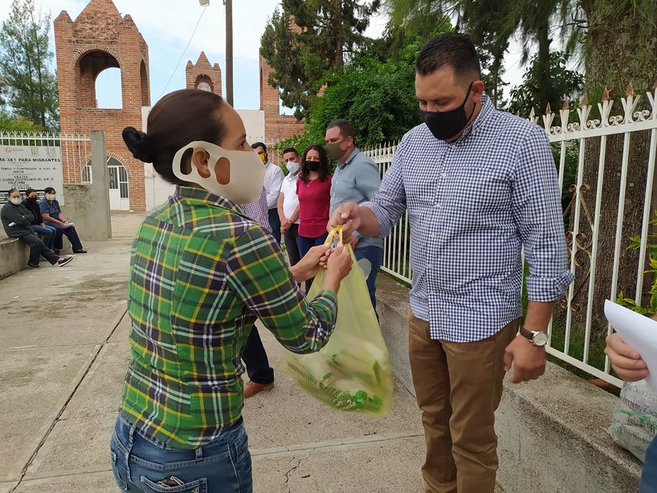 Entrega de frijol en la comunidad de La Villita