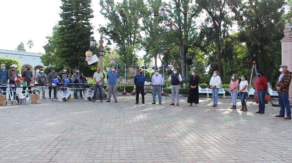 Entregamos herramientas a parques y jardines.