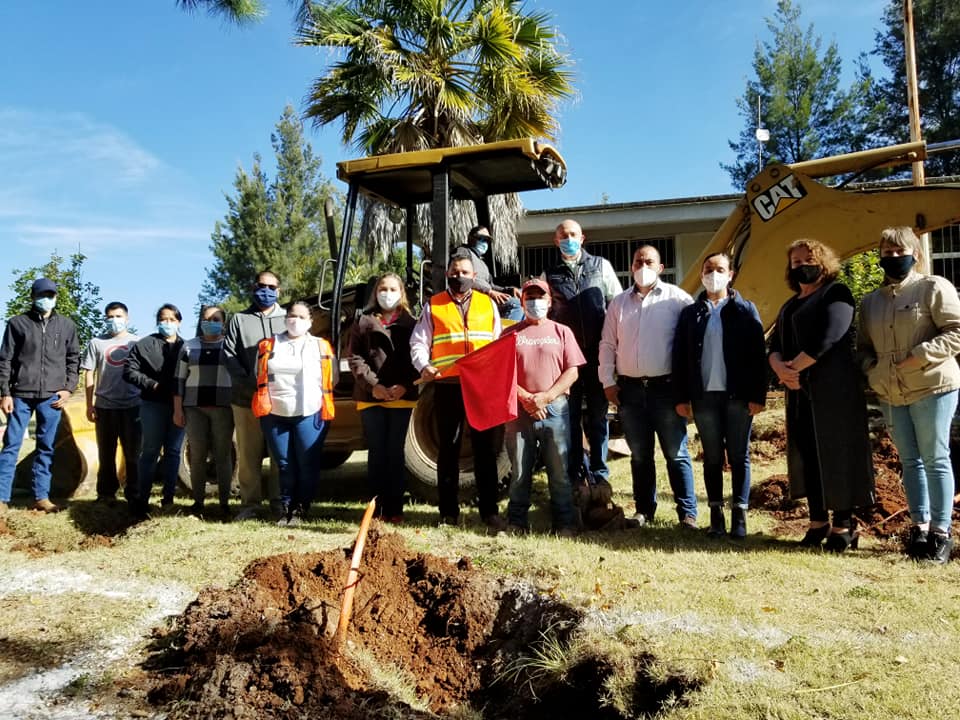 Iniciamos la construcción de una aula en la preparatoria de Tlachichila