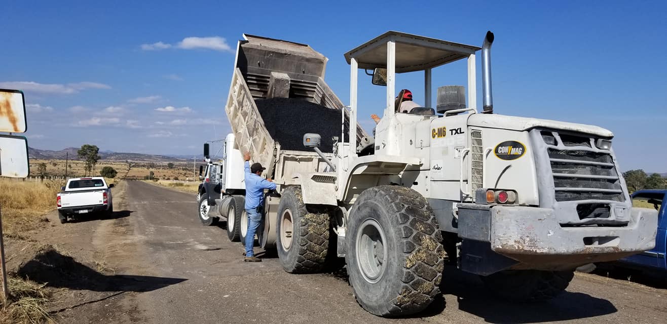 Bacheamos la carretera de acceso a La Estancia