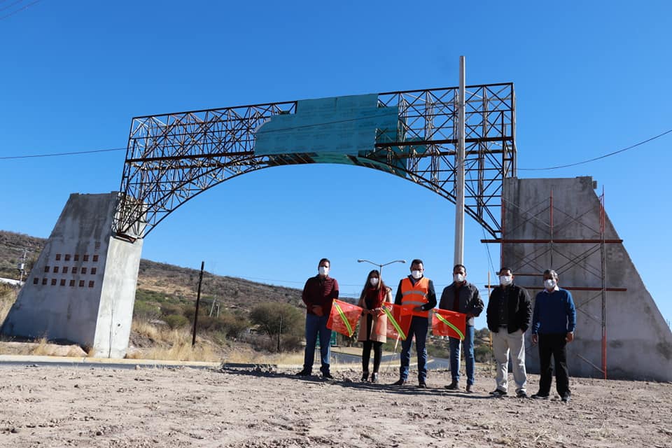 Arrancamos la rehabilitación del arco de acceso al Municipio