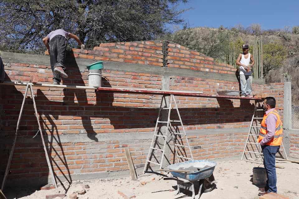 Supervisamos la construcción de una nueva aula en Toyahua de Abajo