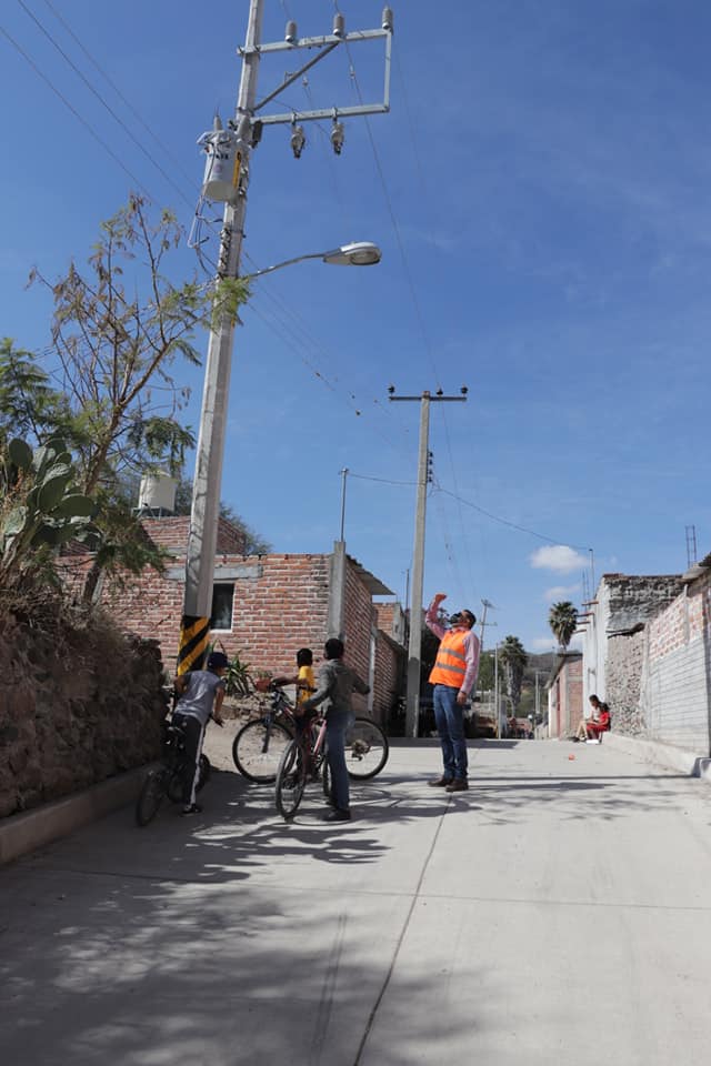 Electrificamos la calle Hidalgo de Toyahua de Abajo