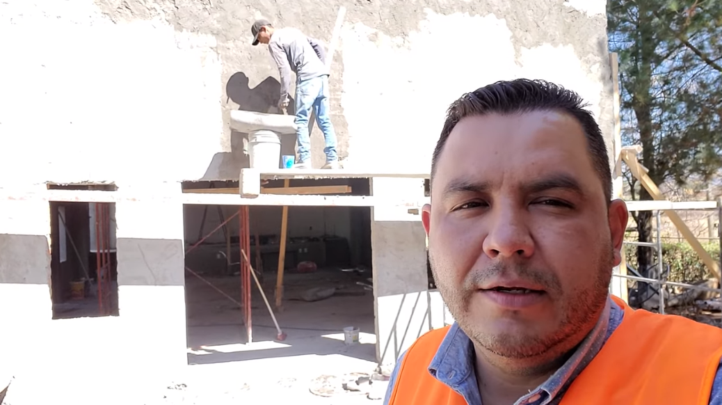 Supervisamos la construcción de una aula en Tlachichila