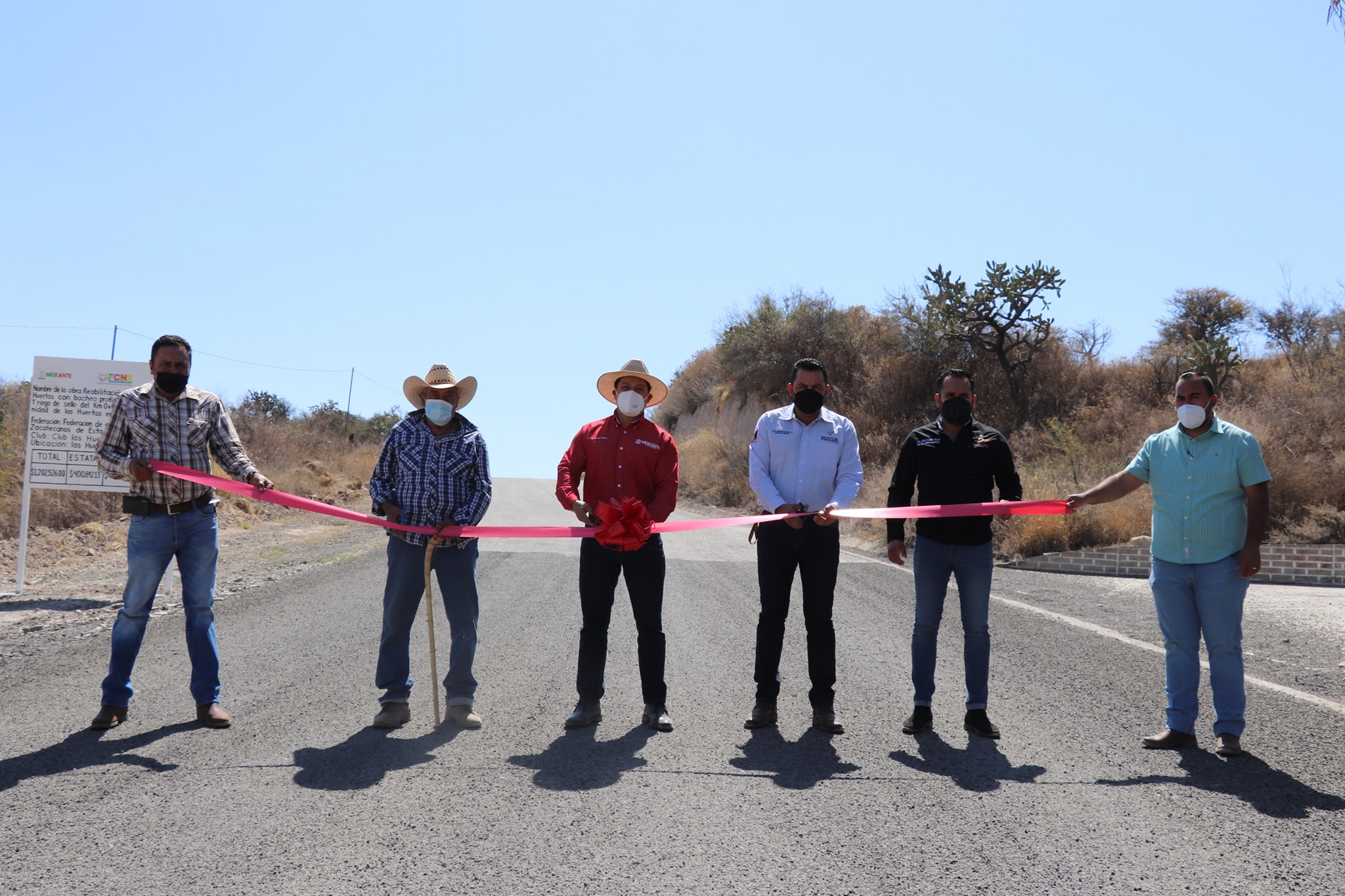 Invertimos en la rehabilitación de la carretera a Las Huertas