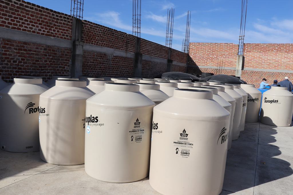 Beneficiamos a 50 familias con tinacos – Ayuntamiento de Nochistlán