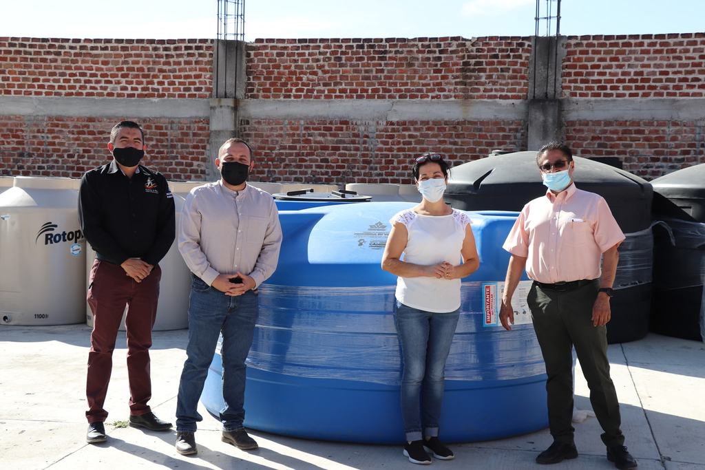 Beneficiamos a 50 familias con tinacos – Ayuntamiento de Nochistlán