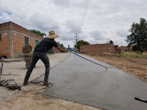 Pavimentamos calles en Las Delicias