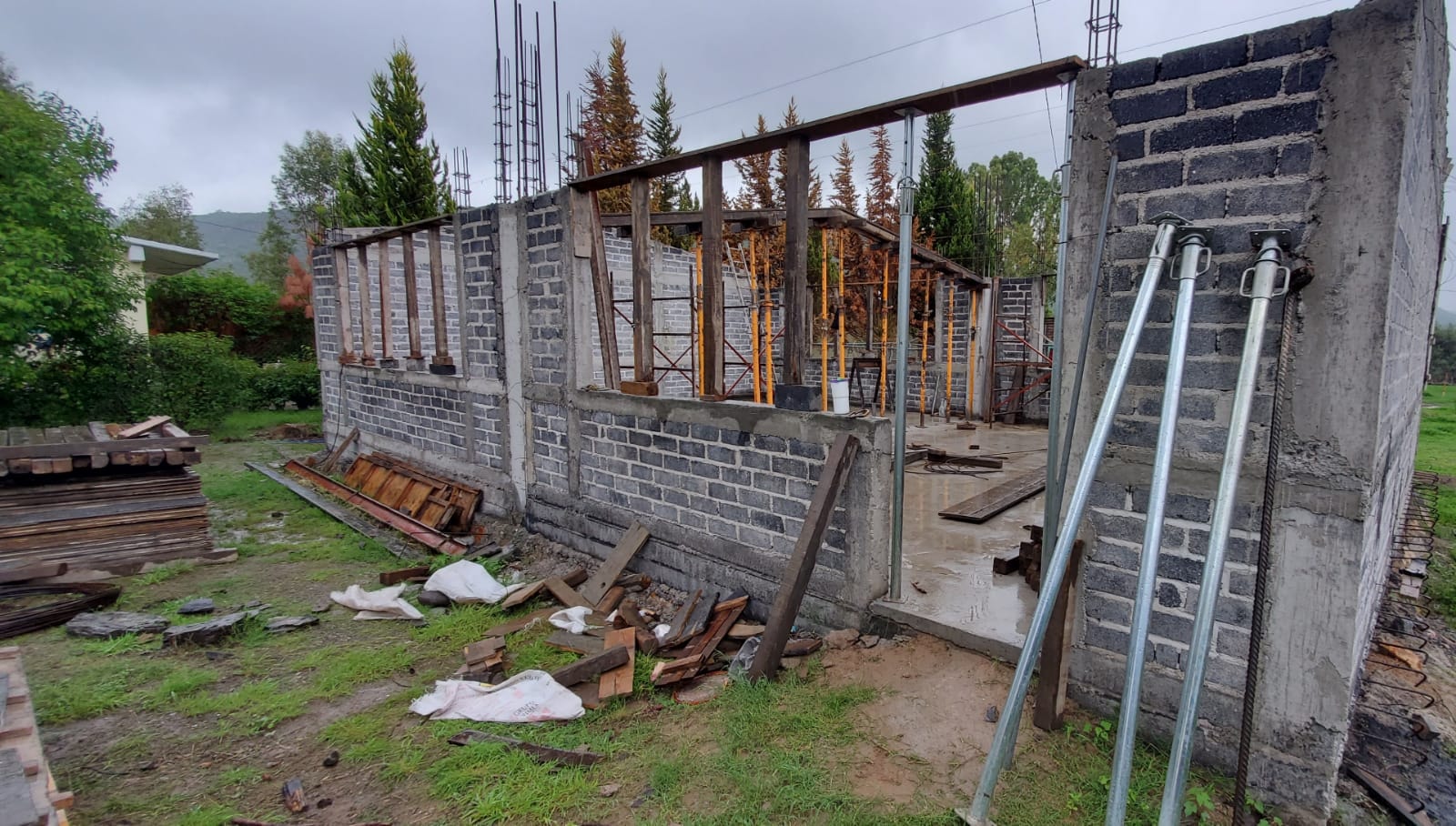 Supervisamos la construcción de una nueva aula en la Colonia San Miguel