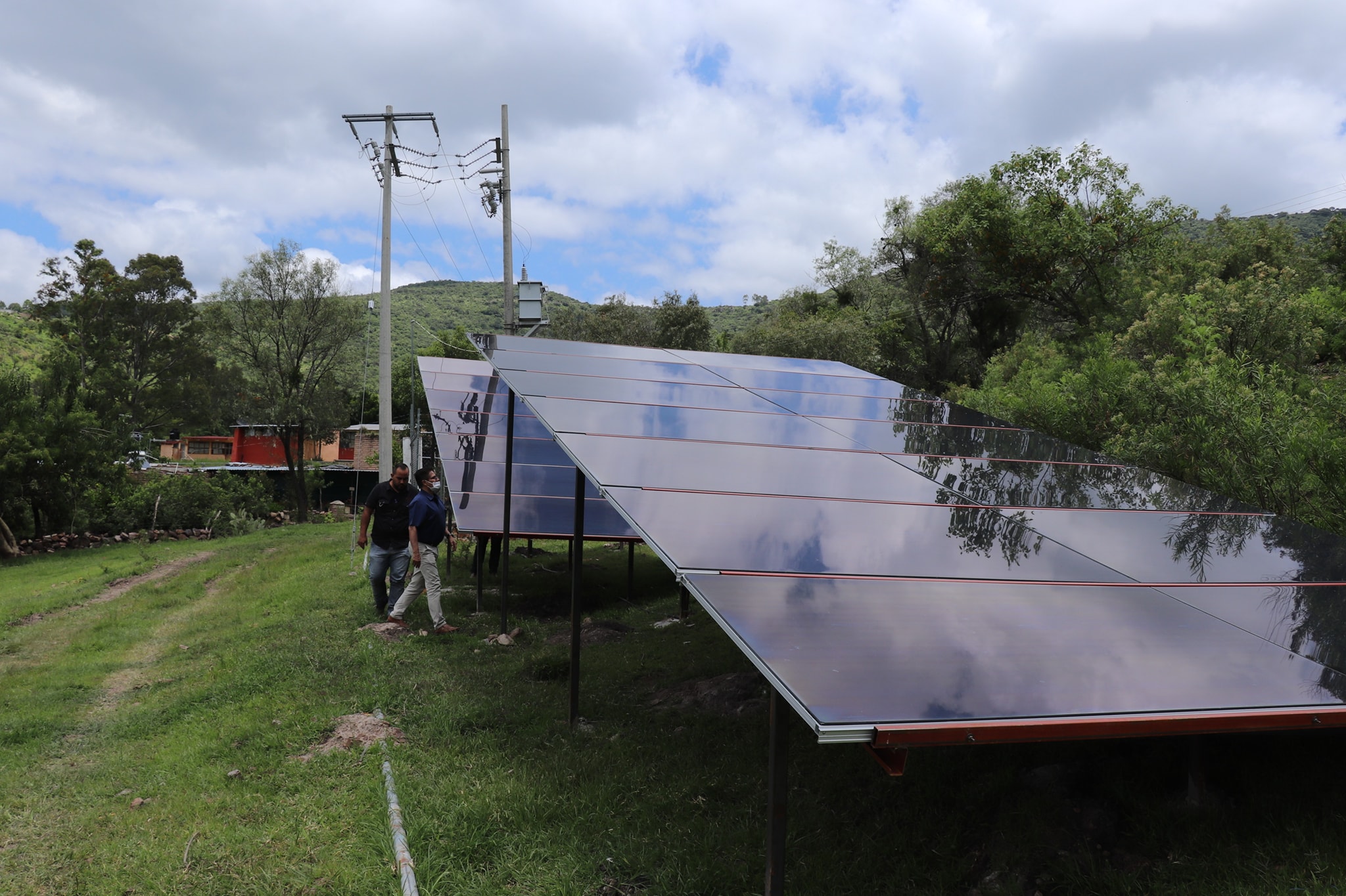 Supervisamos la instalación de paneles solares en Vallesitos