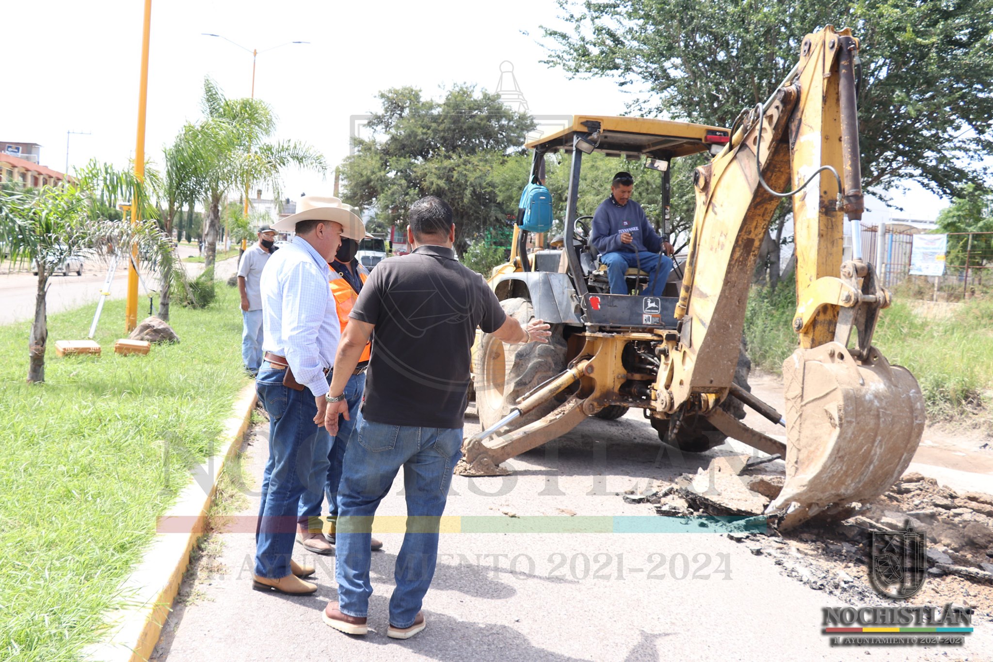 Trabajamos en la reparación del bache ubicado salida a Tlachichila