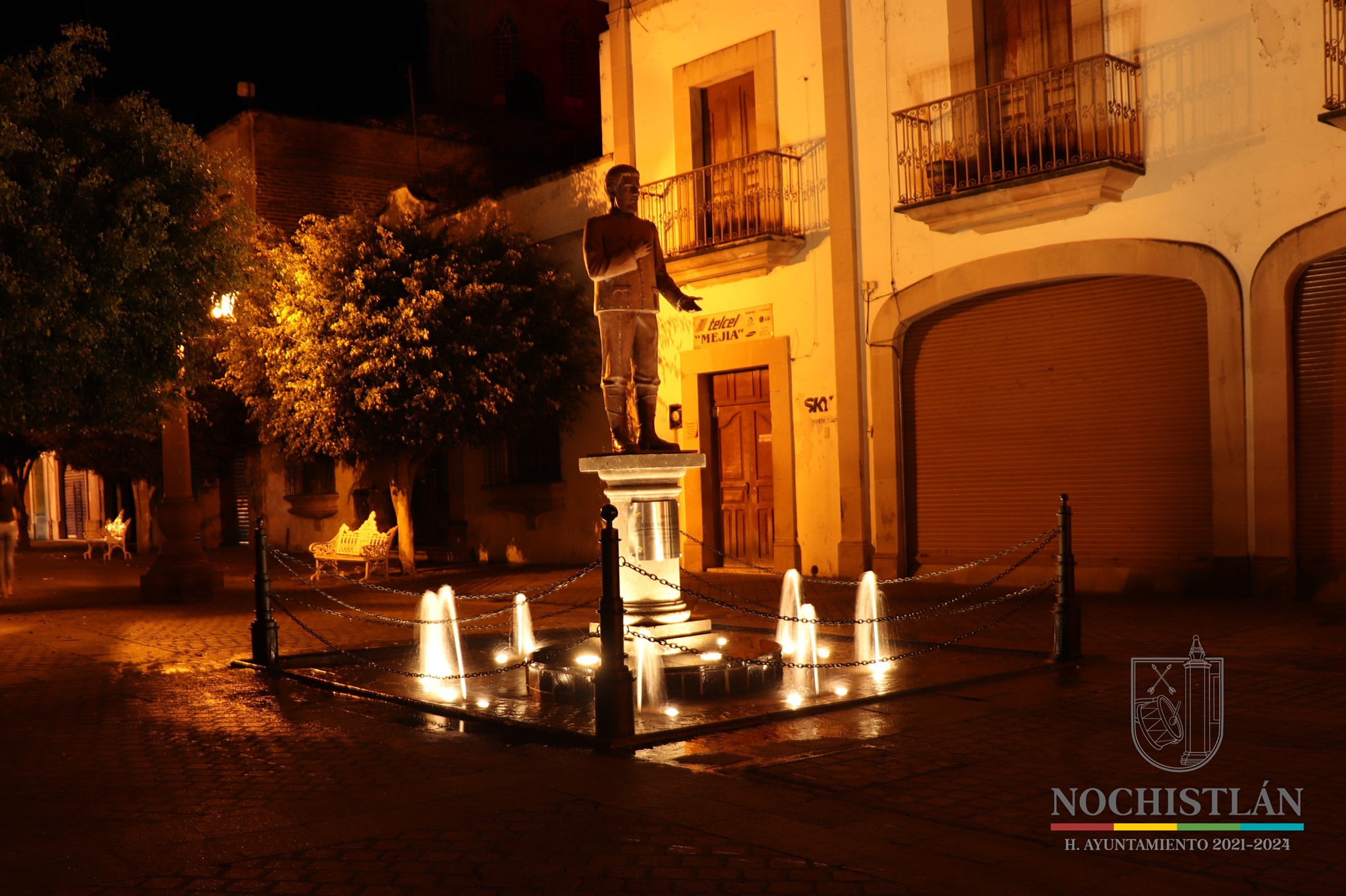 Automatización de fuente en calle Mejía y luces de los arcos.