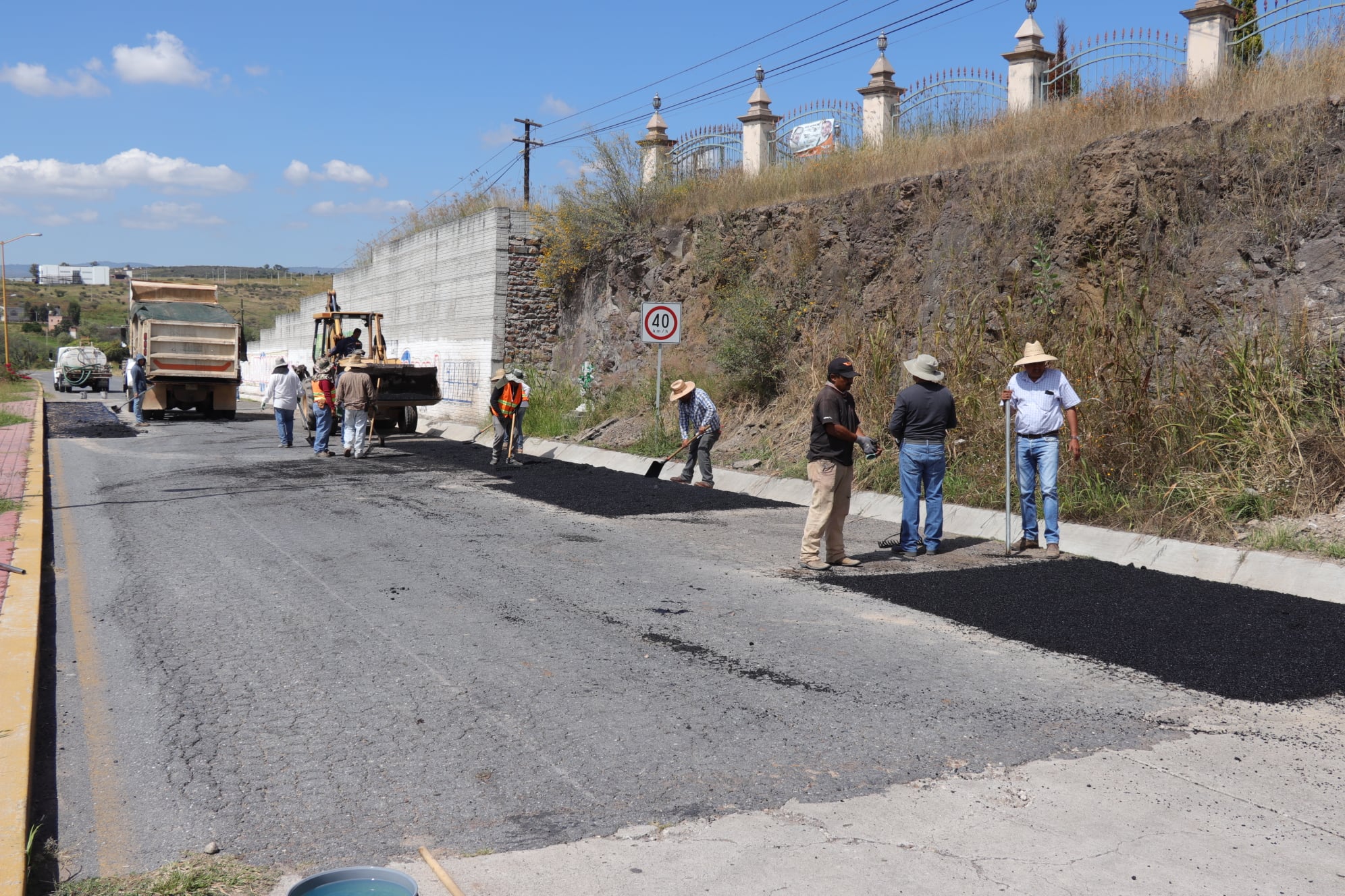 Bacheo en el boulevard desde la bascula hasta el OXXO