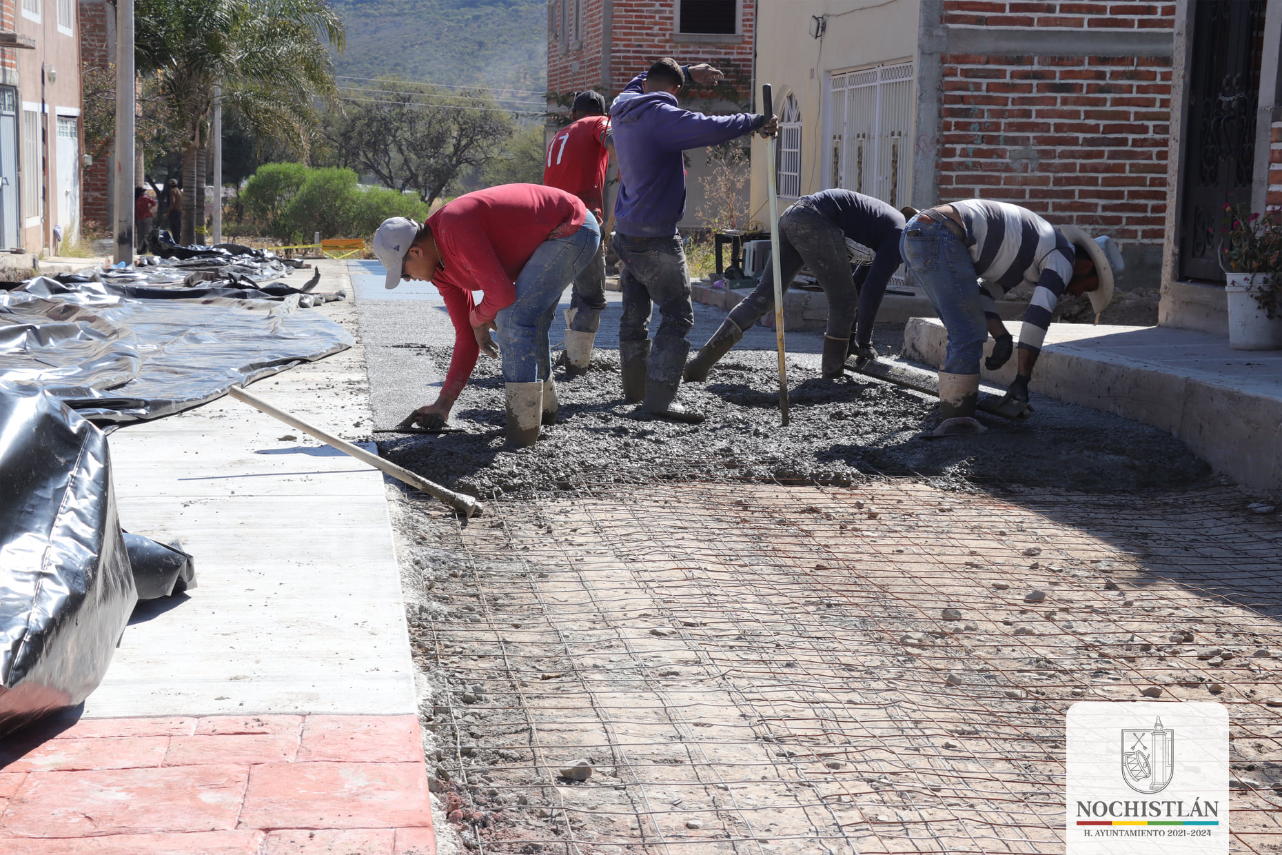 Avances en la pavimentación de la Calle Morelos.