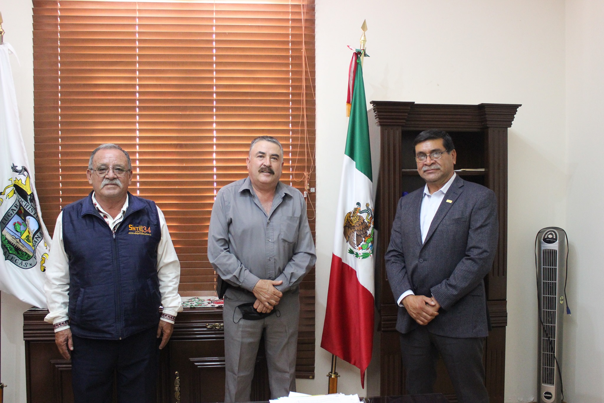 Cordial visita del SNTE al presidente municipal.