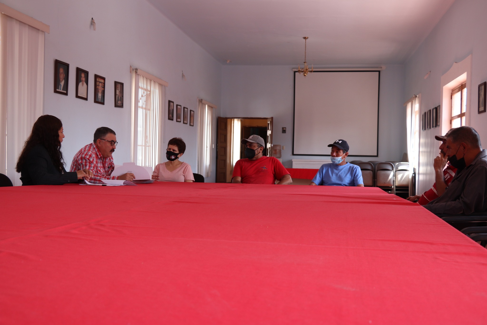 Entrega de Escrituras a vecinos de la colonia Lomas del Refugio