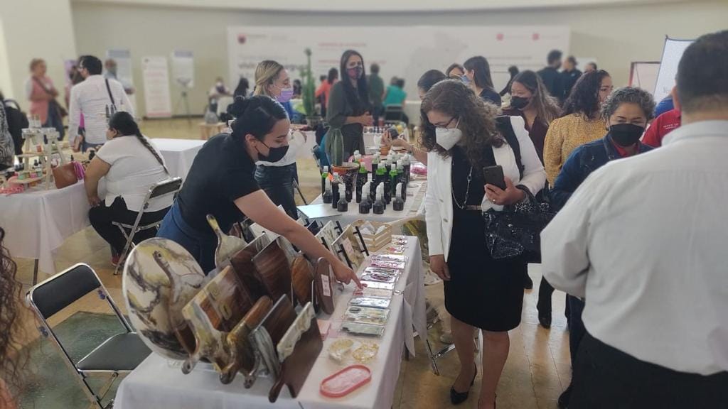 Presentes en la feria de empoderamiento de la mujer