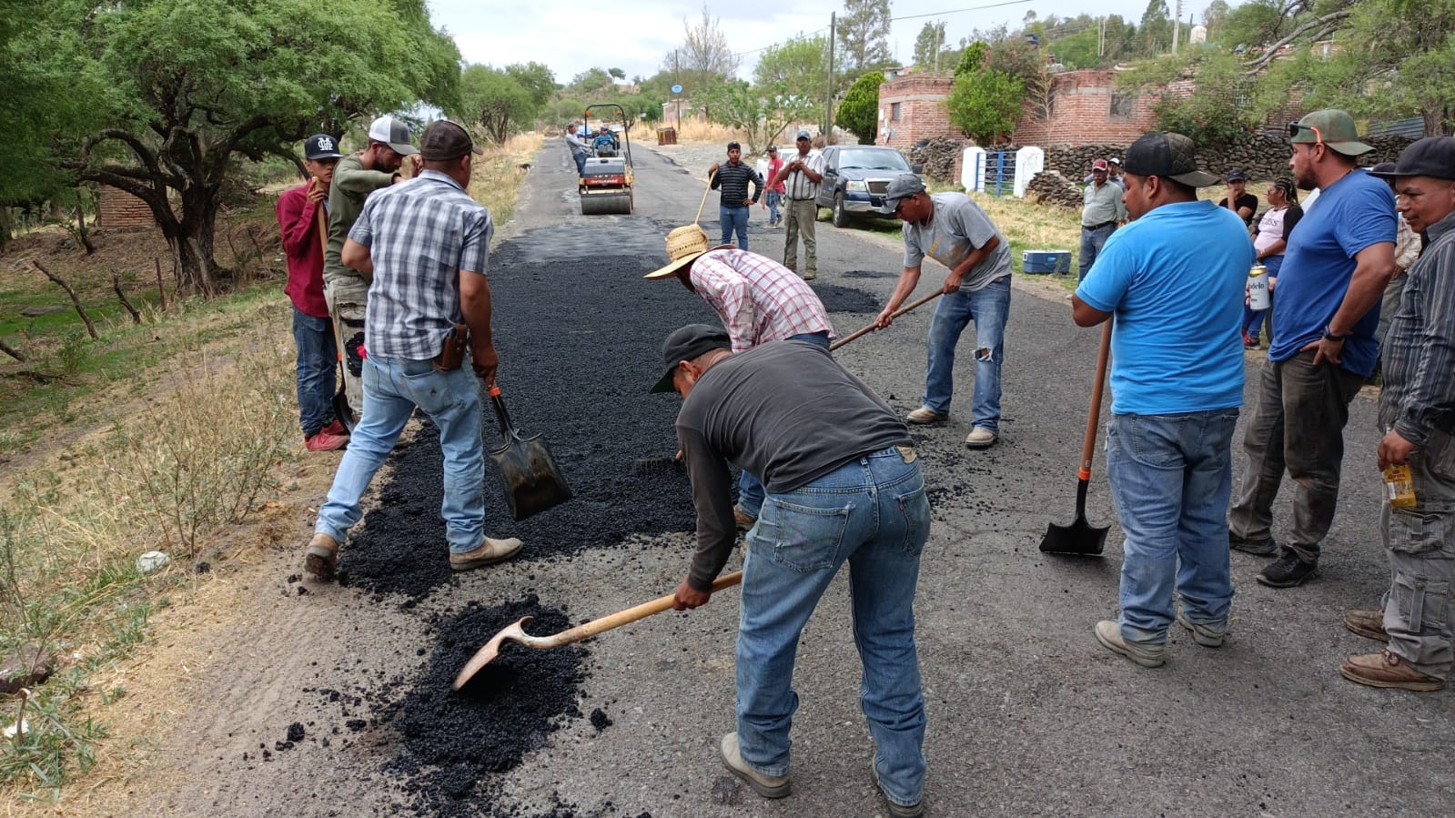 Bacheo en Toyahua, trabajo en conjunto de Gobierno y Comunidad