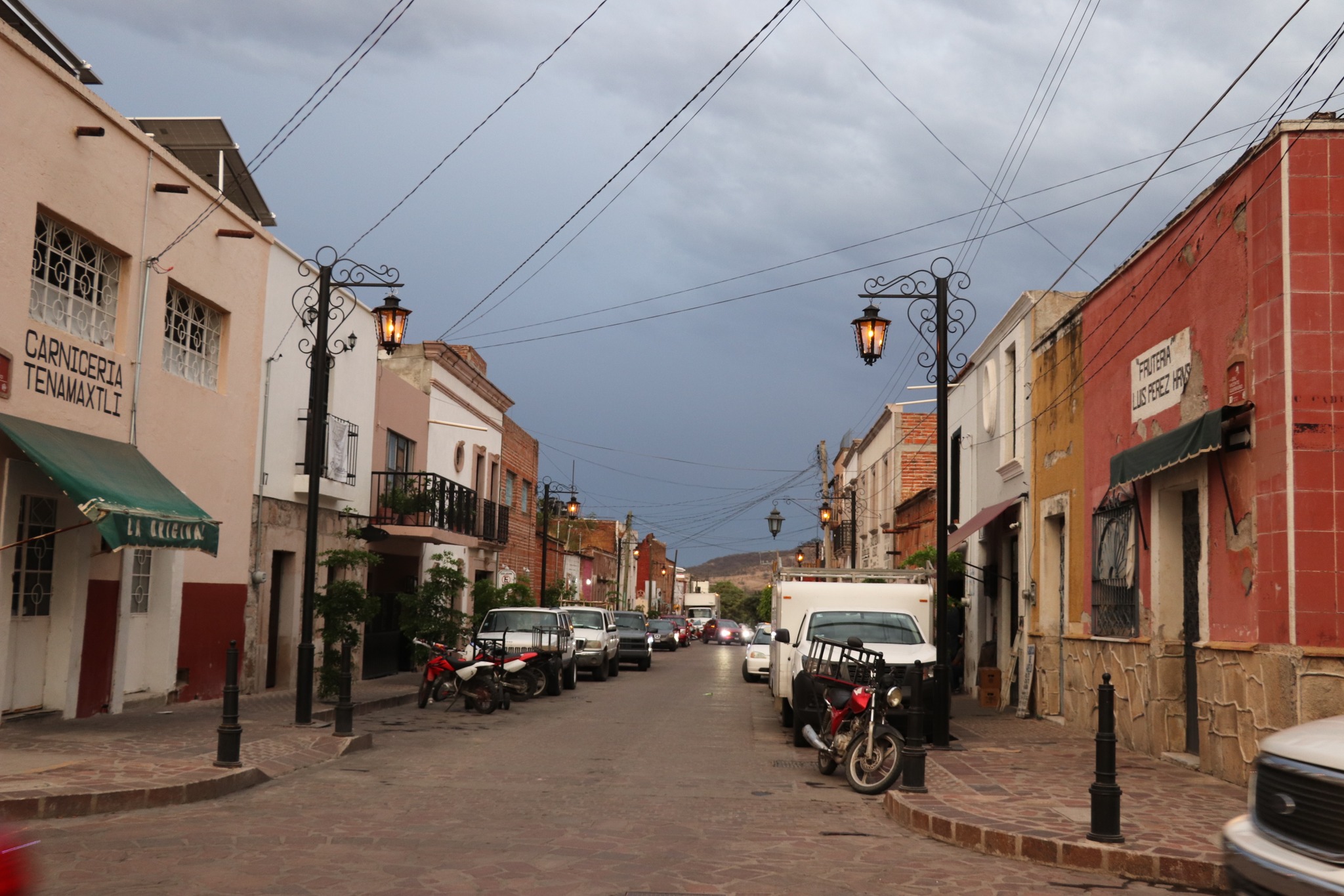 Culminó la iluminación de las calles Cadena y Guerrero