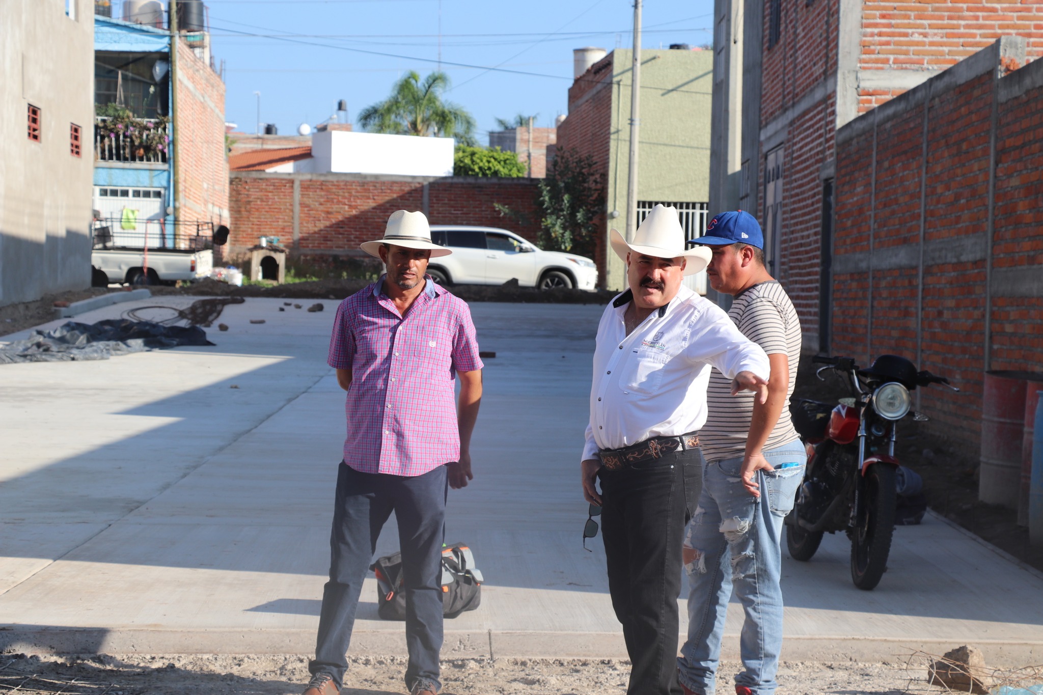 Supervisamos la reconstrucción de las calles Nogales y Olivos