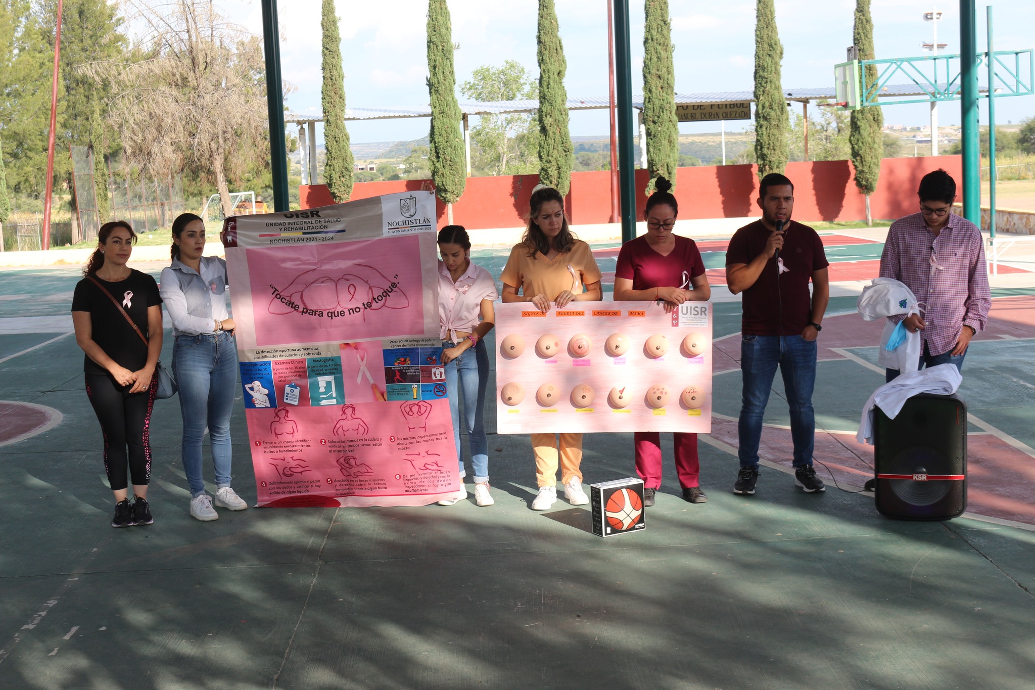 Amistoso de basquetbol contra el cáncer de mama