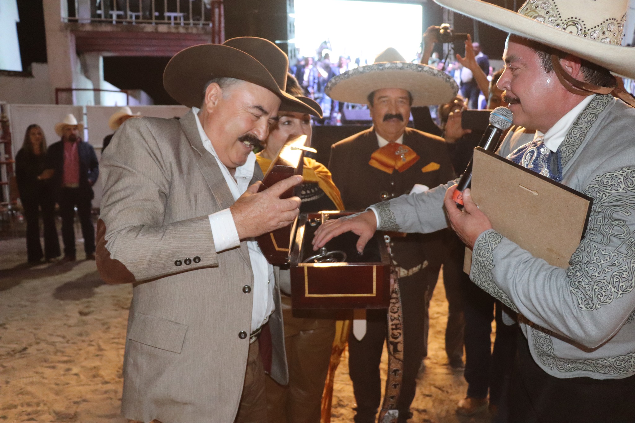 Entrega de las llaves de la Ciudad a Ezequiel Peña.