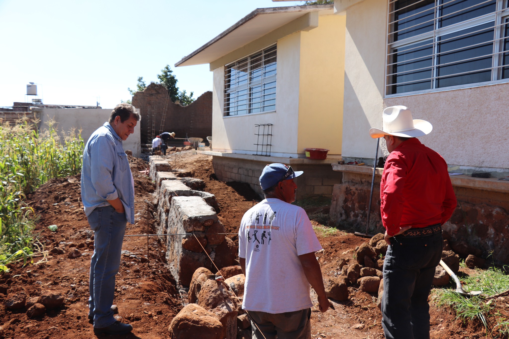 Construcción de barda en preescolar de Tlachichila