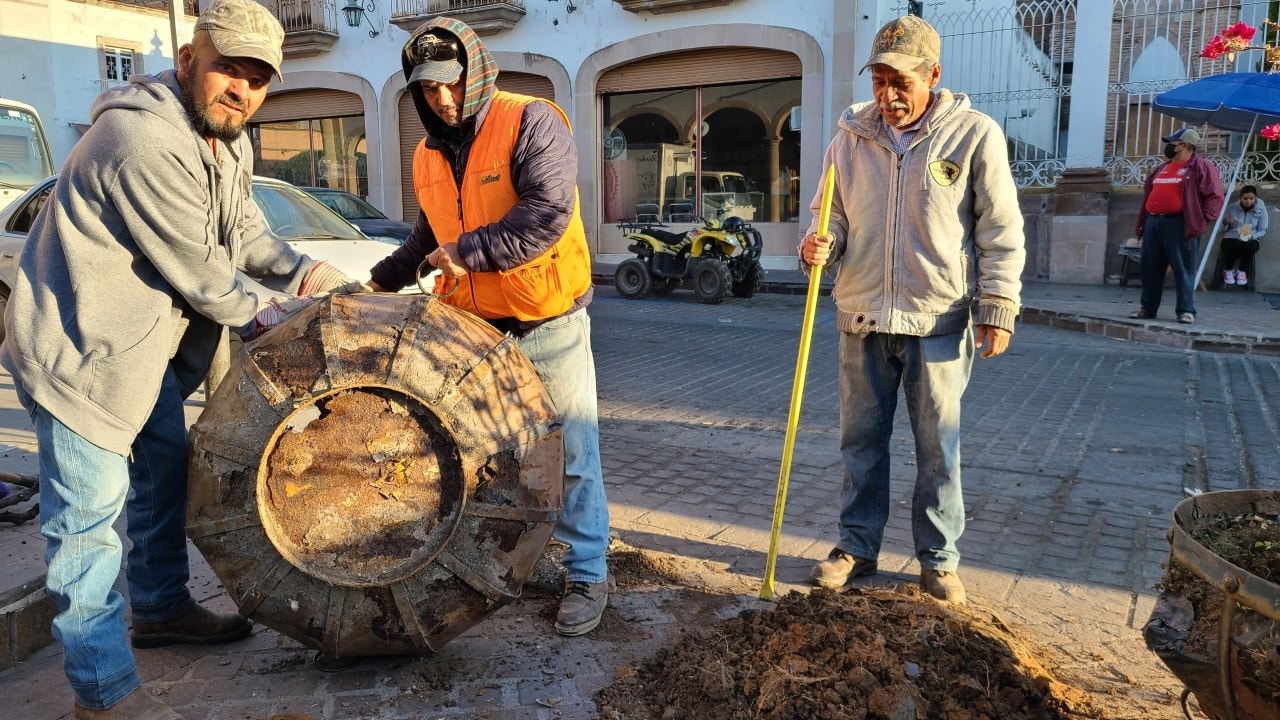 Reemplazo de macetones en el centro histórico