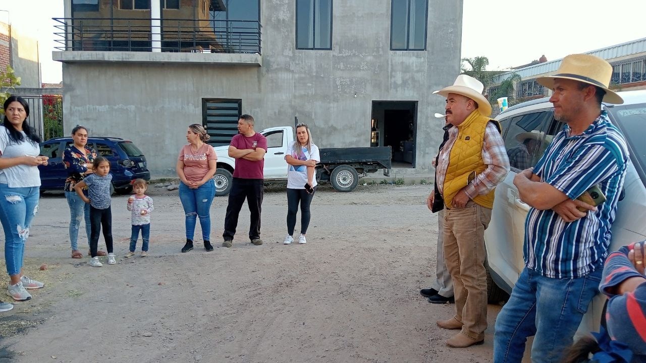 Reunión para pavimentar la calle Arrollo Blanco