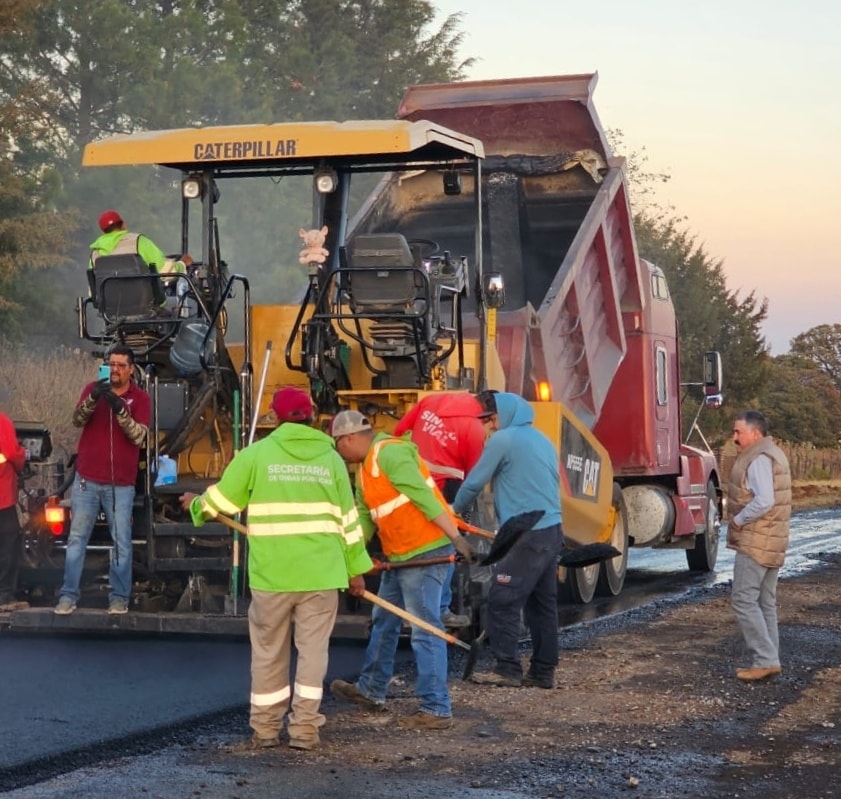 Sigue la rehabilitación de la carretera a Tlachichila.