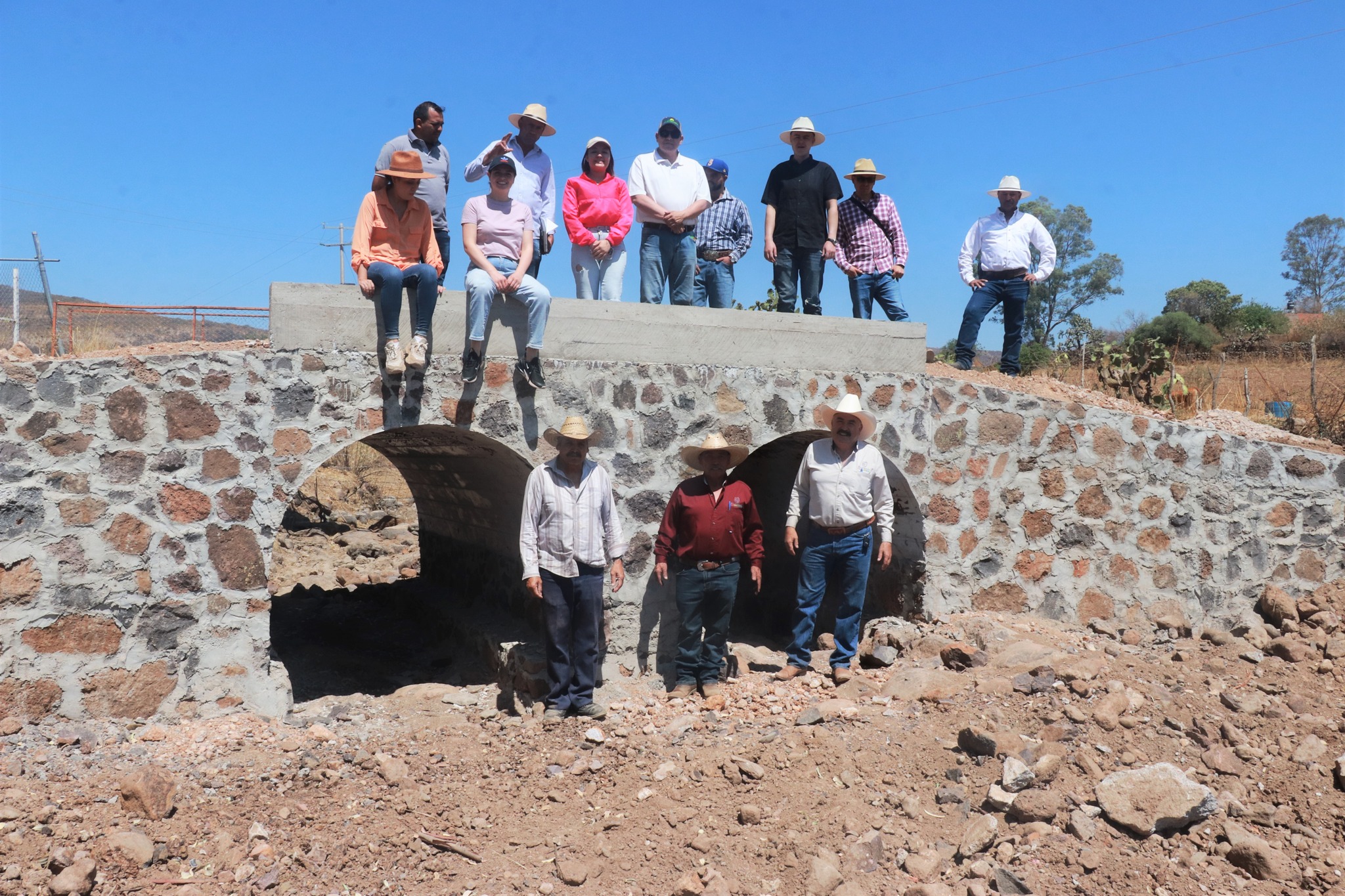 Entregamos puente vehicular en Casas Grandes