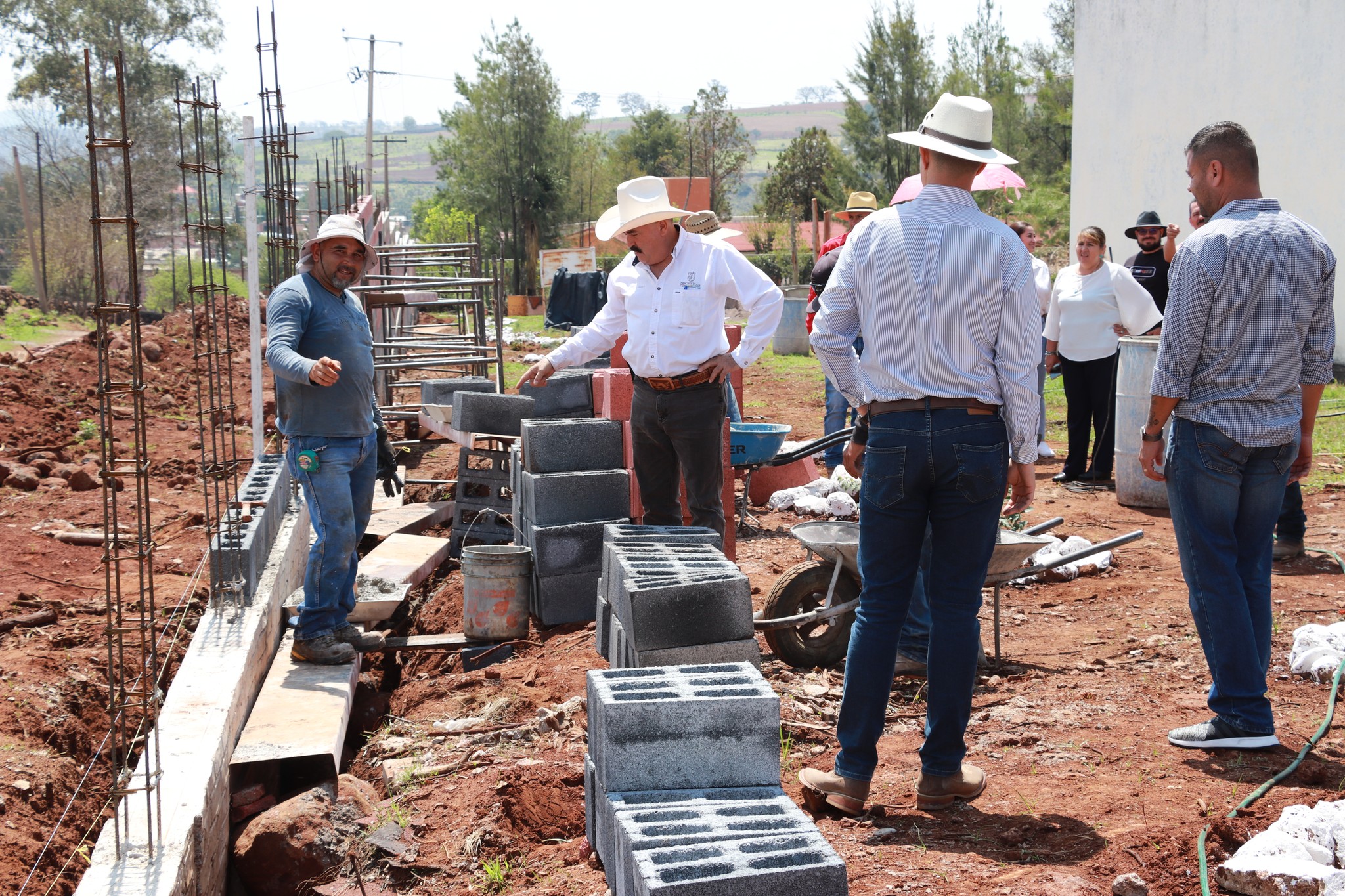 Apoyo en construcción de obra en Secundaria de Tlachichila