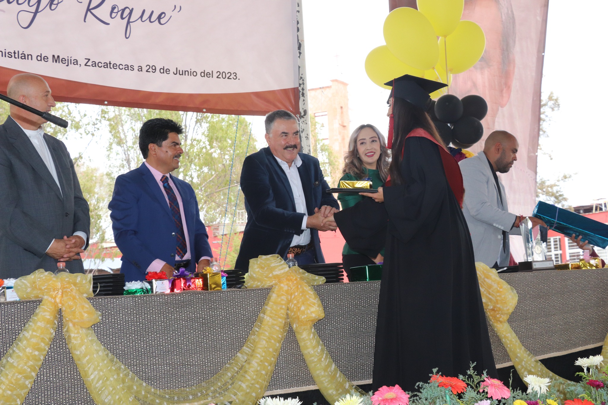 Graduaciones de preparatoria Gral. Lázaro Cárdenas y Genaro Codina