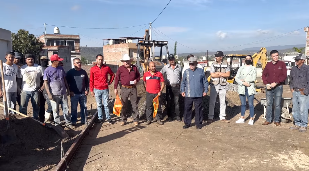 Pavimentación de calle Manuel Ávila Camacho