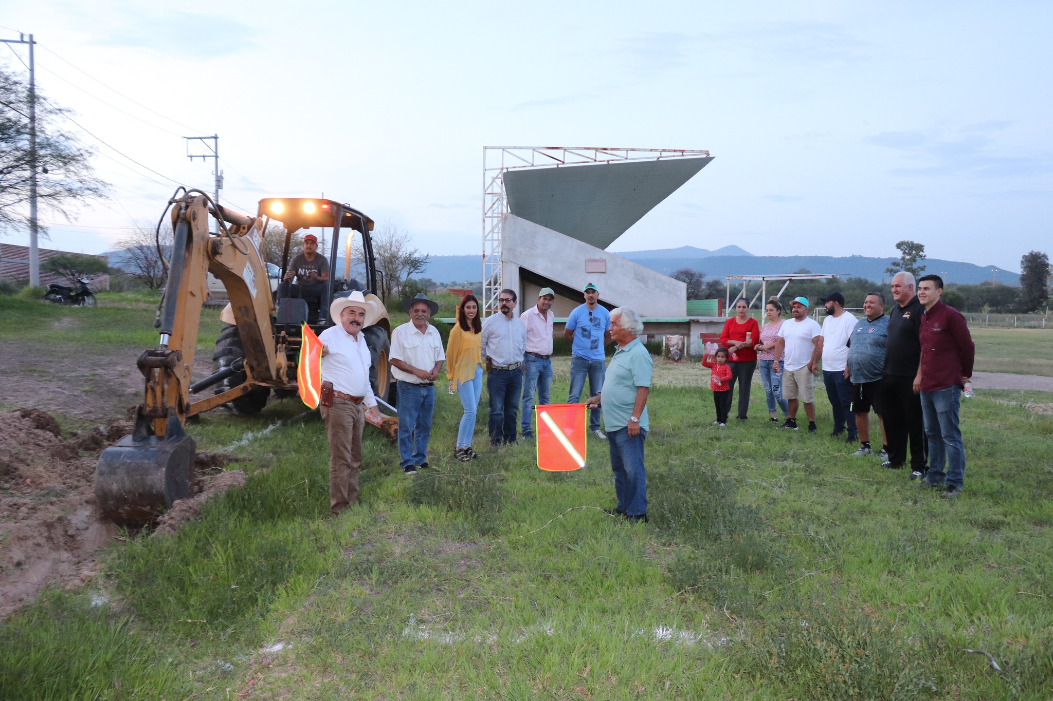 Arranque de instalación de cerco perimetral en campo deportivo “El Giro”