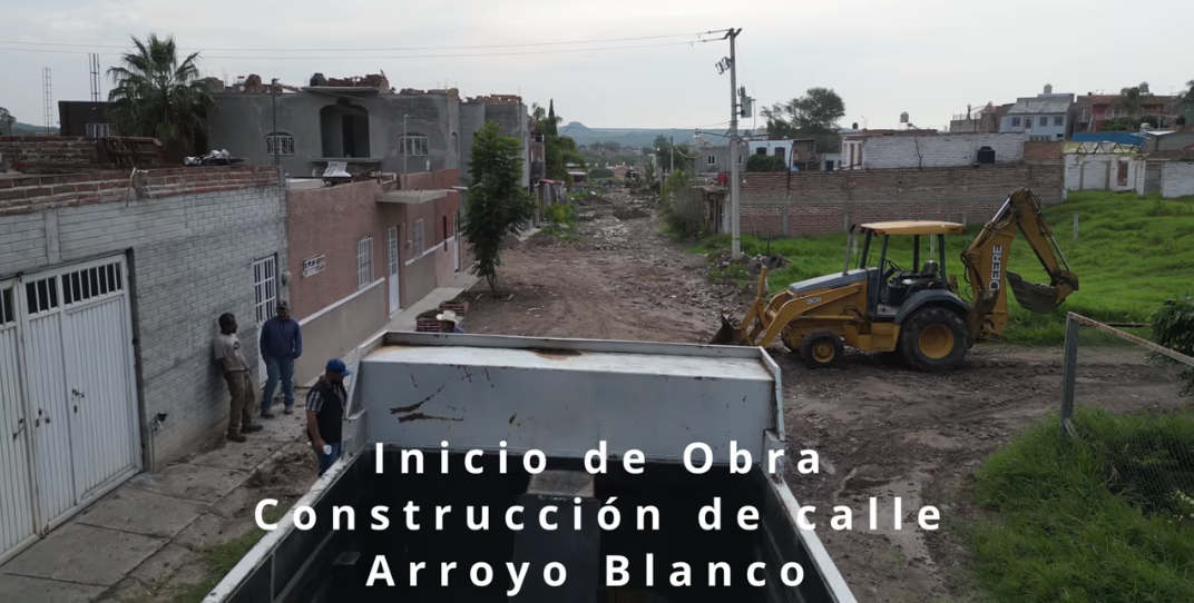 Arranque de construcción de calle Arrollo Blanco