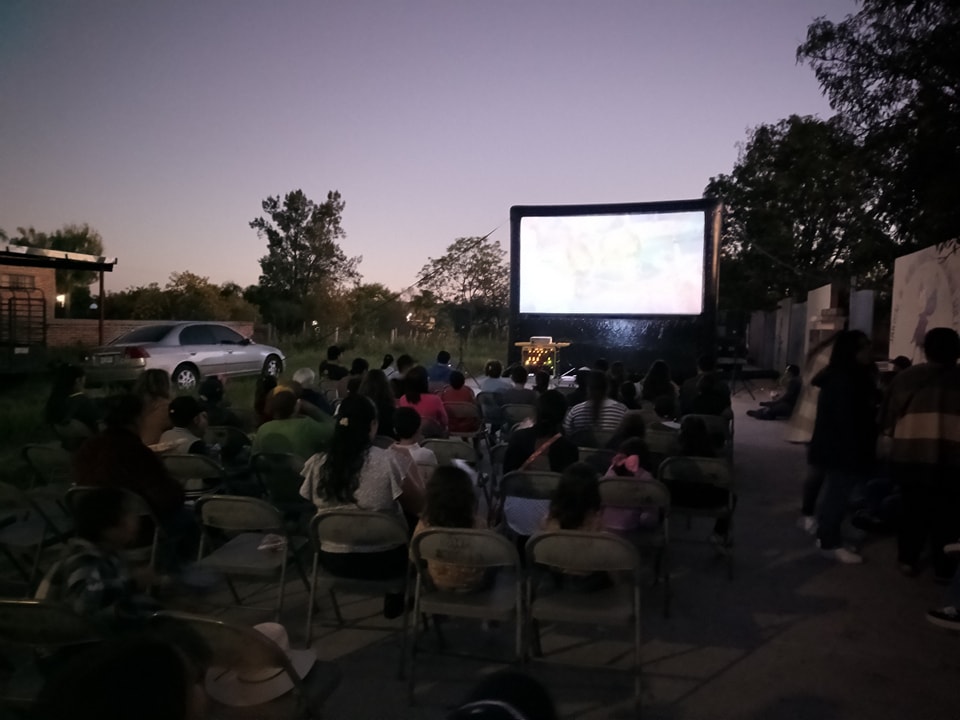 Cine Bajo Las Estrellas En La villita