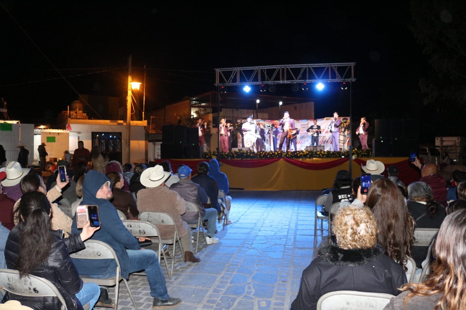 Alegría y romanticismo en le teatro del pueblo de San Sebastián