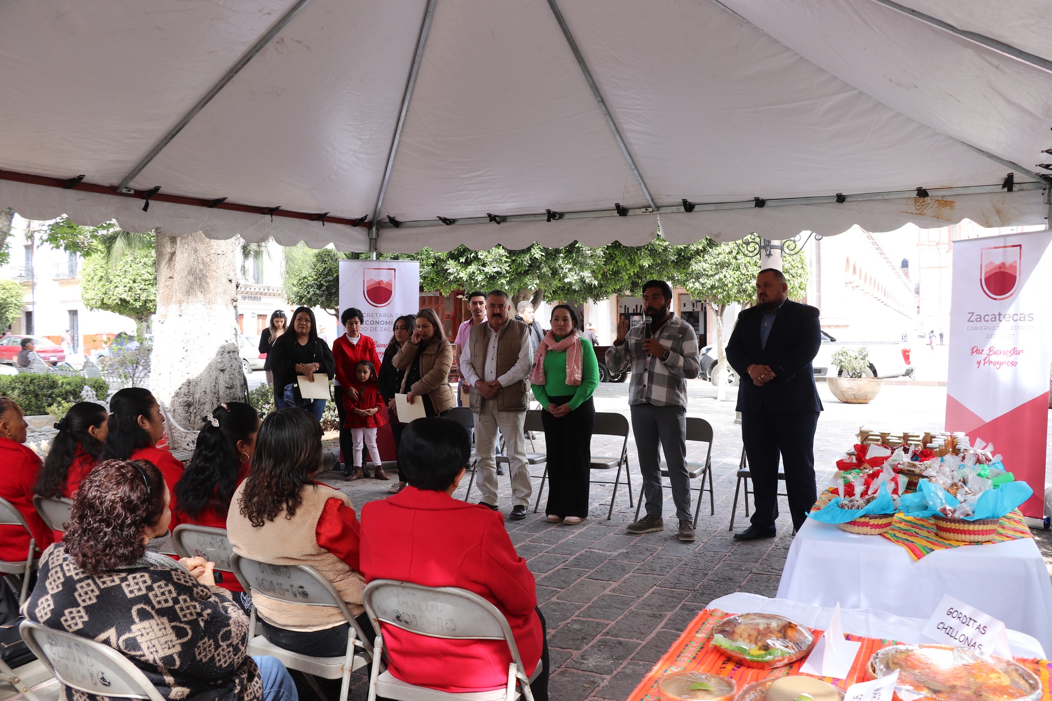 Éxito y Creatividad en la Exposición de los Talleres de Autoempleo.